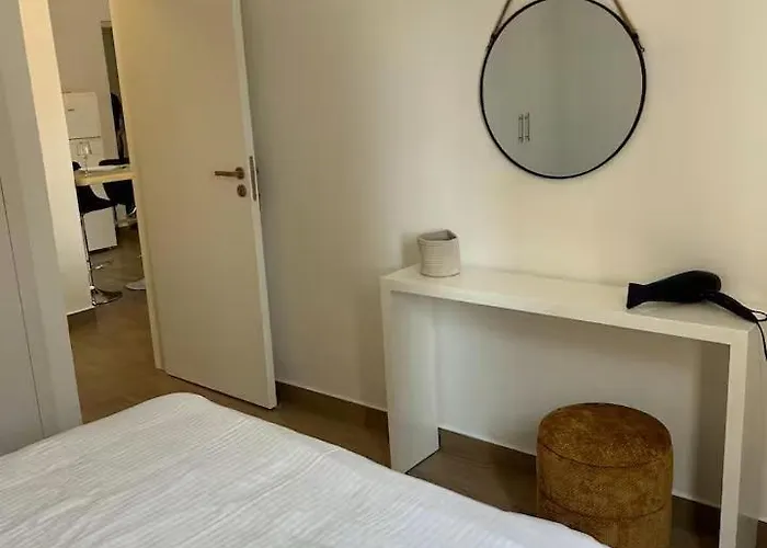 Modern 1br - Walk To Harbour - 111